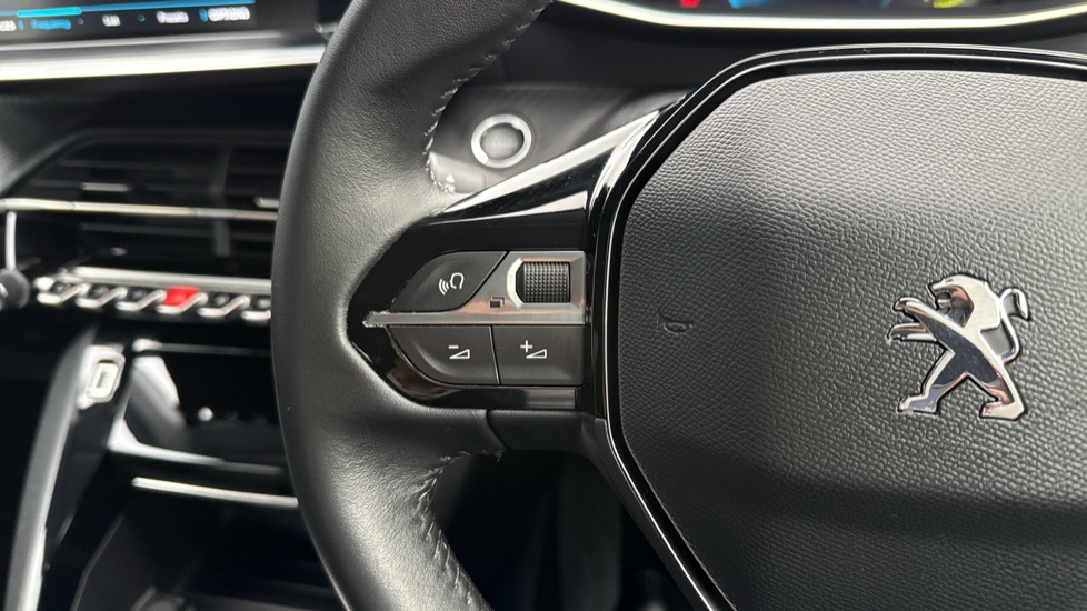 Peugeot 208 100kW Allure Premium 50kWh 5dr Auto Electric Hatchback - Image 32