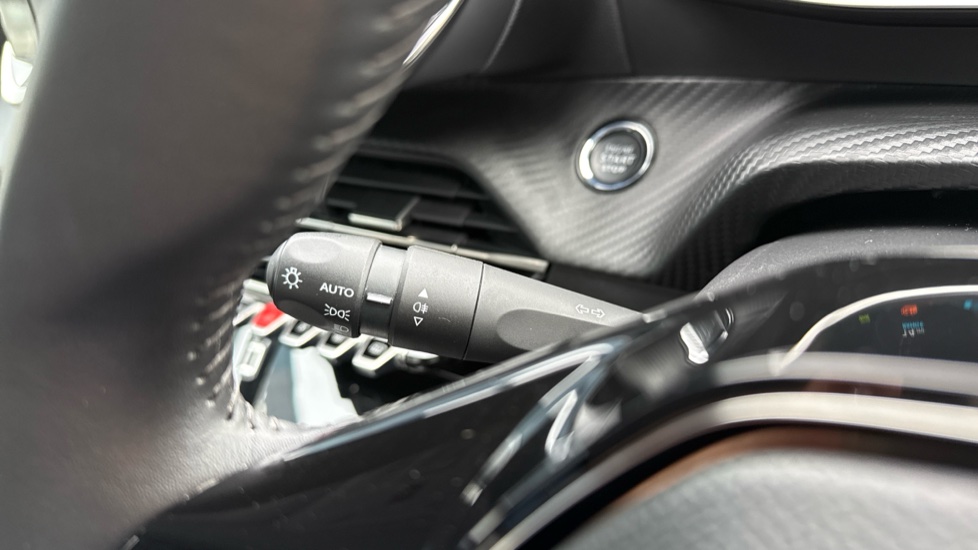Peugeot 208 100kW Allure Premium 50kWh 5dr Auto Electric Hatchback - Image 33