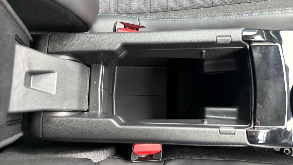 Peugeot 208 100kW Allure Premium 50kWh 5dr Auto Electric Hatchback - Image 39
