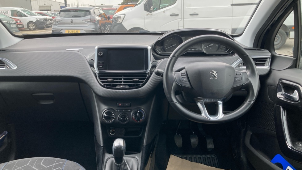 Peugeot 2008 1.2 PureTech Signature 5dr [Start Stop] Petrol Estate - Image 10