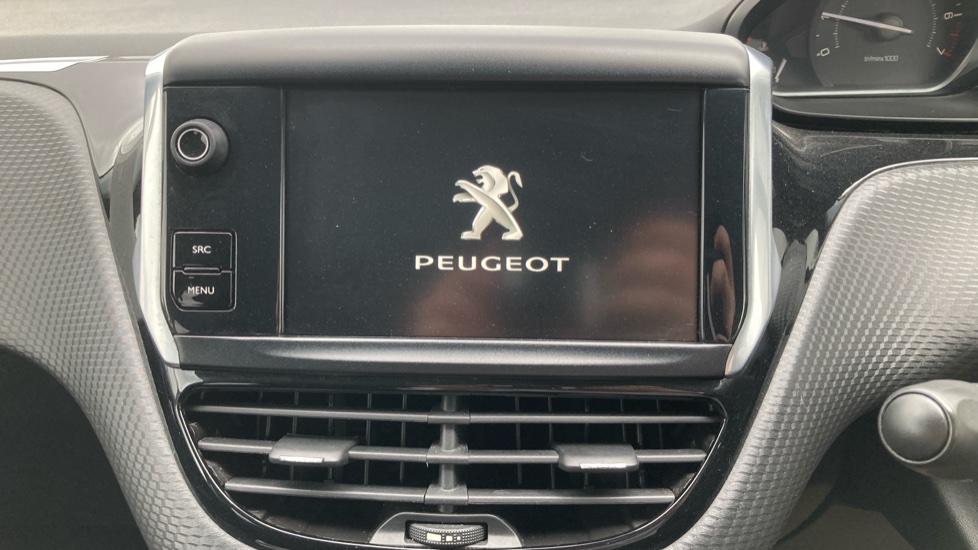 Peugeot 2008 1.2 PureTech Signature 5dr [Start Stop] Petrol Estate - Image 12