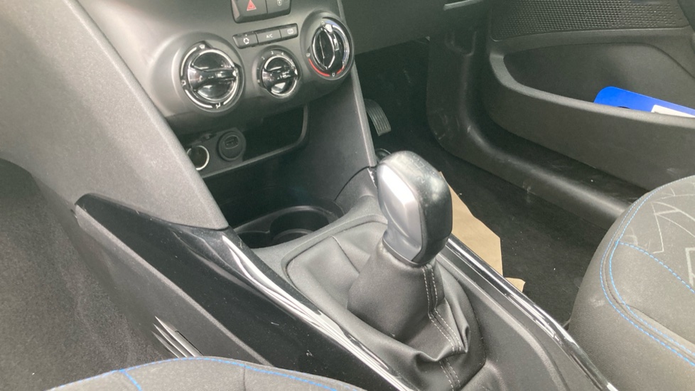 Peugeot 2008 1.2 PureTech Signature 5dr [Start Stop] Petrol Estate - Image 13