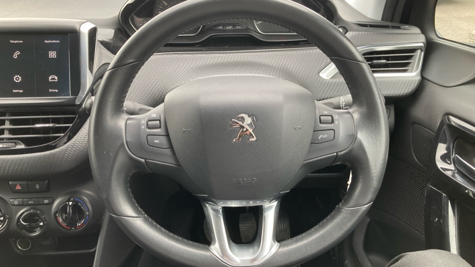 Peugeot 2008 1.2 PureTech Signature 5dr [Start Stop] Petrol Estate - Image 21