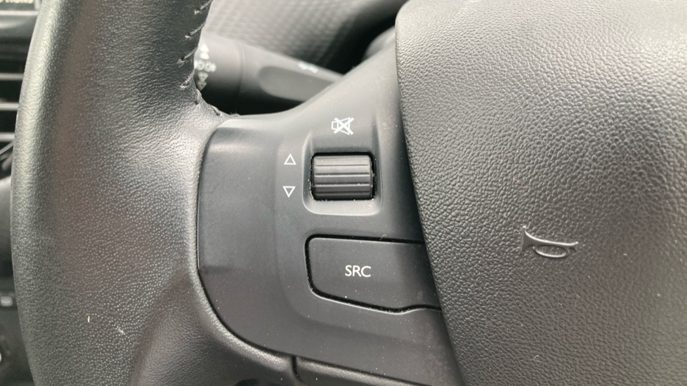 Peugeot 2008 1.2 PureTech Signature 5dr [Start Stop] Petrol Estate - Image 22