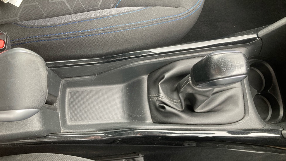 Peugeot 2008 1.2 PureTech Signature 5dr [Start Stop] Petrol Estate - Image 30