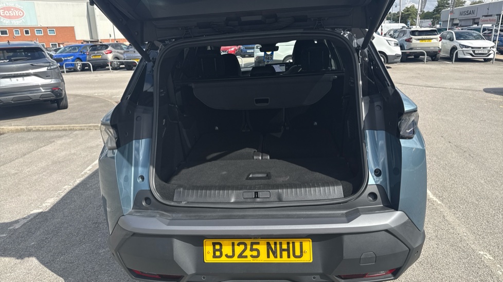 Peugeot 5008 1.2 Hybrid 136 GT 5dr e-DSC6 Petrol Estate - Image 4