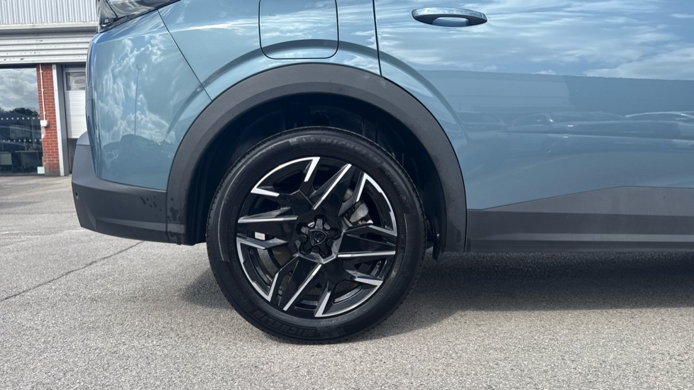 Peugeot 5008 1.2 Hybrid 136 GT 5dr e-DSC6 Petrol Estate - Image 7