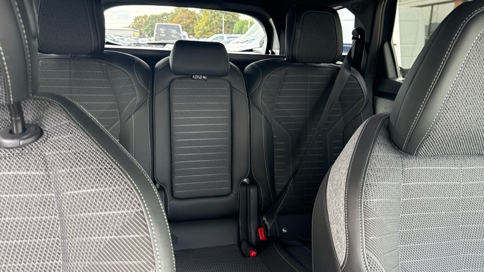 Peugeot 5008 1.2 Hybrid 136 GT 5dr e-DSC6 Petrol Estate - Image 15