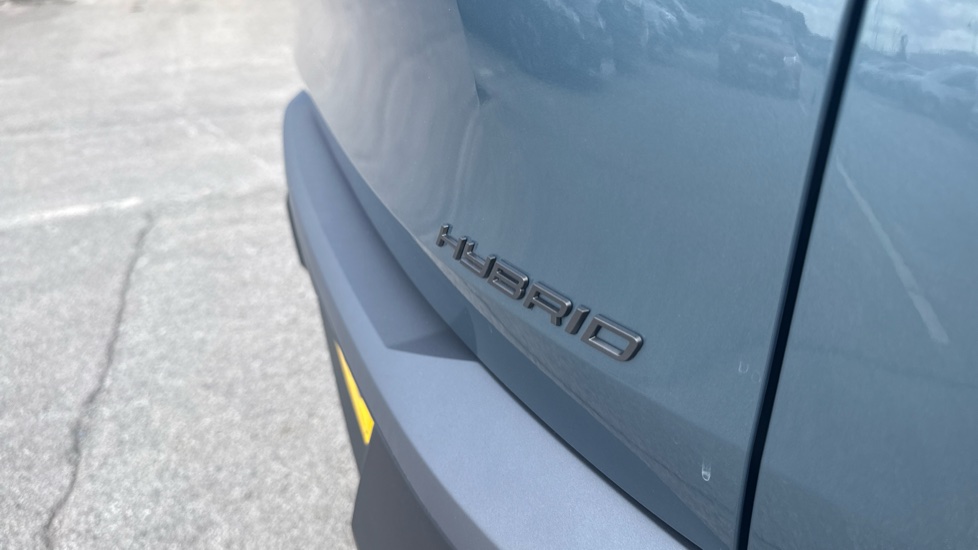 Peugeot 5008 1.2 Hybrid 136 GT 5dr e-DSC6 Petrol Estate - Image 22