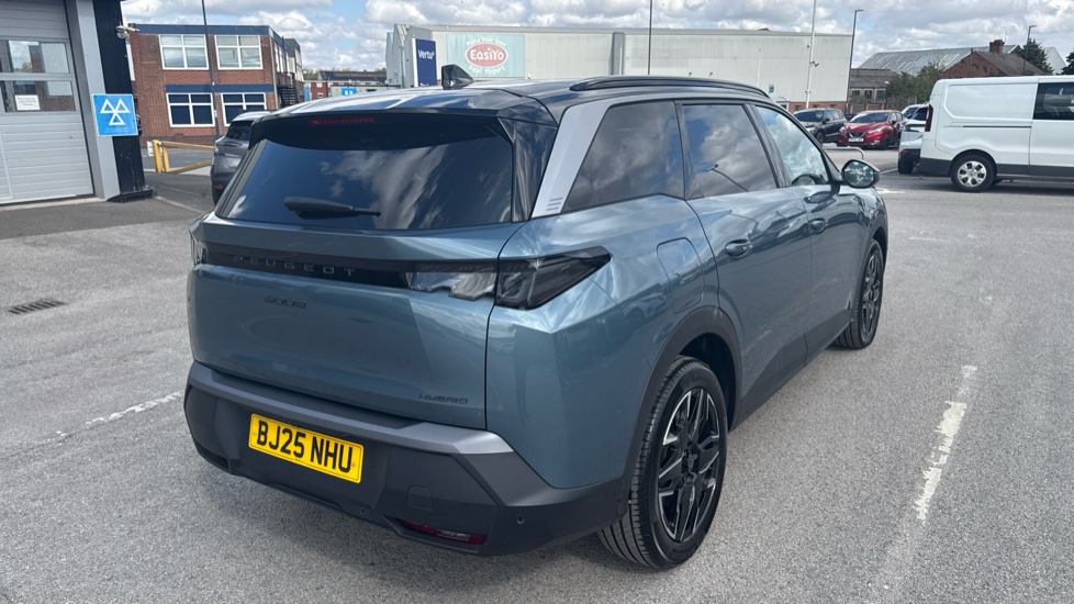 Peugeot 5008 1.2 Hybrid 136 GT 5dr e-DSC6 Petrol Estate - Image 23