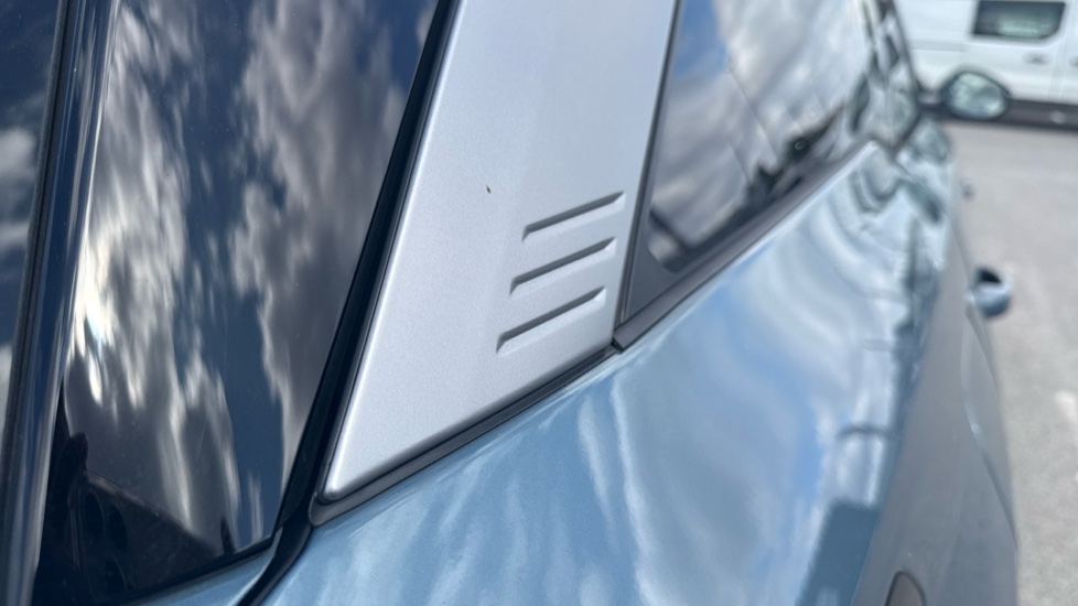 Peugeot 5008 1.2 Hybrid 136 GT 5dr e-DSC6 Petrol Estate - Image 24