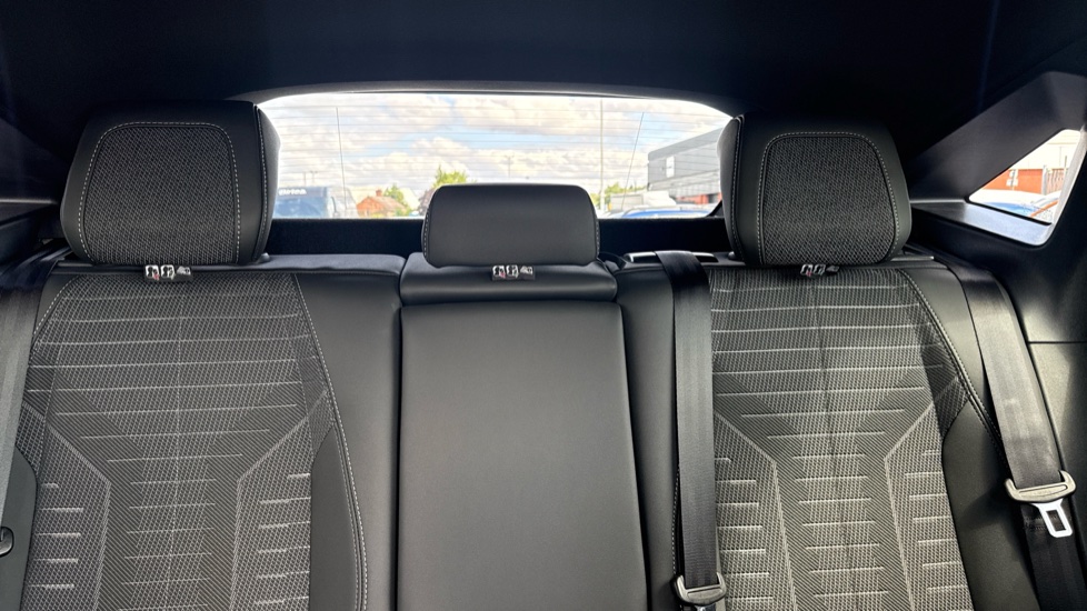 Peugeot 3008 1.2 Hybrid 136 GT 5dr e-DSC6 Petrol Estate - Image 15