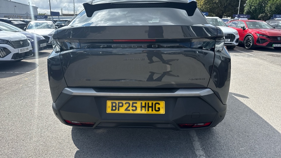 Peugeot 3008 1.2 Hybrid 136 GT 5dr e-DSC6 Petrol Estate - Image 24