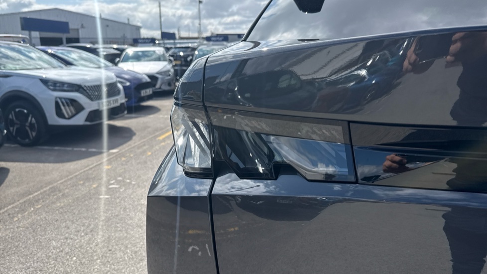 Peugeot 3008 1.2 Hybrid 136 GT 5dr e-DSC6 Petrol Estate - Image 25