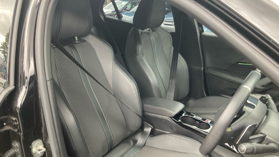Peugeot 2008 1.2 PureTech 130 GT 5dr EAT8 Petrol Estate - Image 35