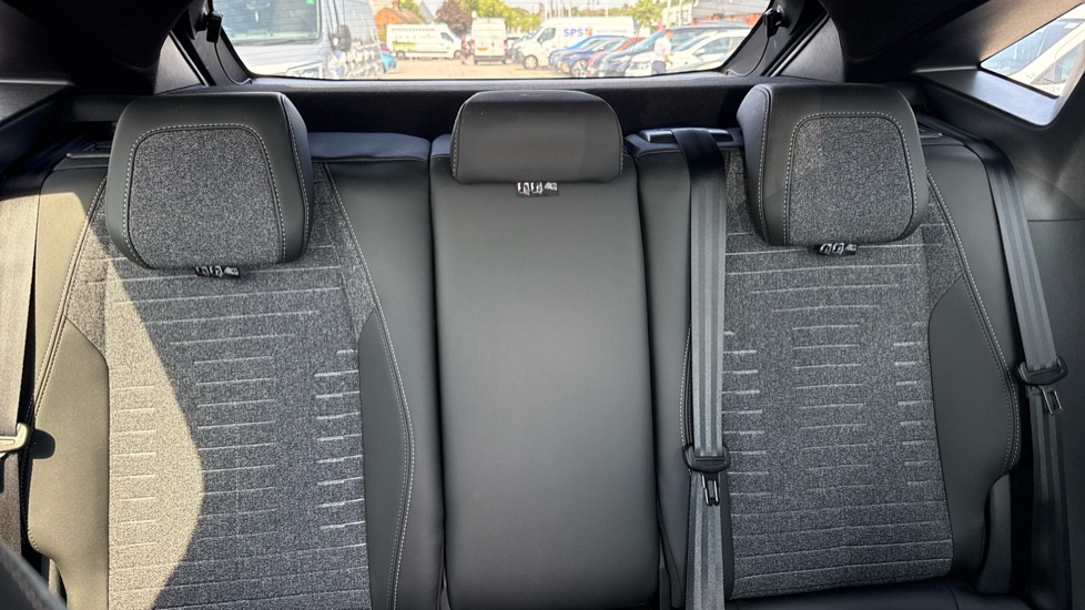 Peugeot 3008 1.2 Hybrid 136 Allure 5dr e-DSC6 Petrol Estate - Image 15