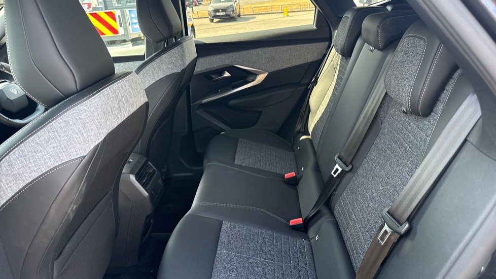 Peugeot 3008 1.2 Hybrid 136 Allure 5dr e-DSC6 Petrol Estate - Image 16