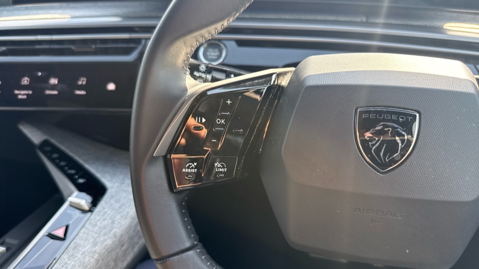 Peugeot 3008 1.2 Hybrid 136 Allure 5dr e-DSC6 Petrol Estate - Image 29