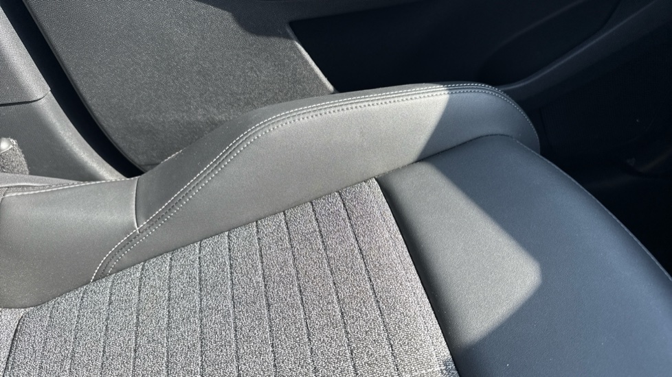 Peugeot 3008 1.2 Hybrid 136 Allure 5dr e-DSC6 Petrol Estate - Image 43
