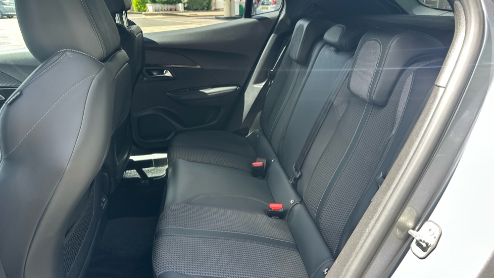 Peugeot 2008 100kW GT 50kWh 5dr Auto Electric Estate - Image 16