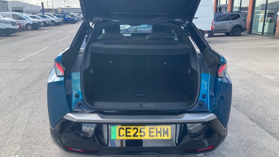 Peugeot 3008 157kW GT 73kWh 5dr Auto Electric Estate - Image 4