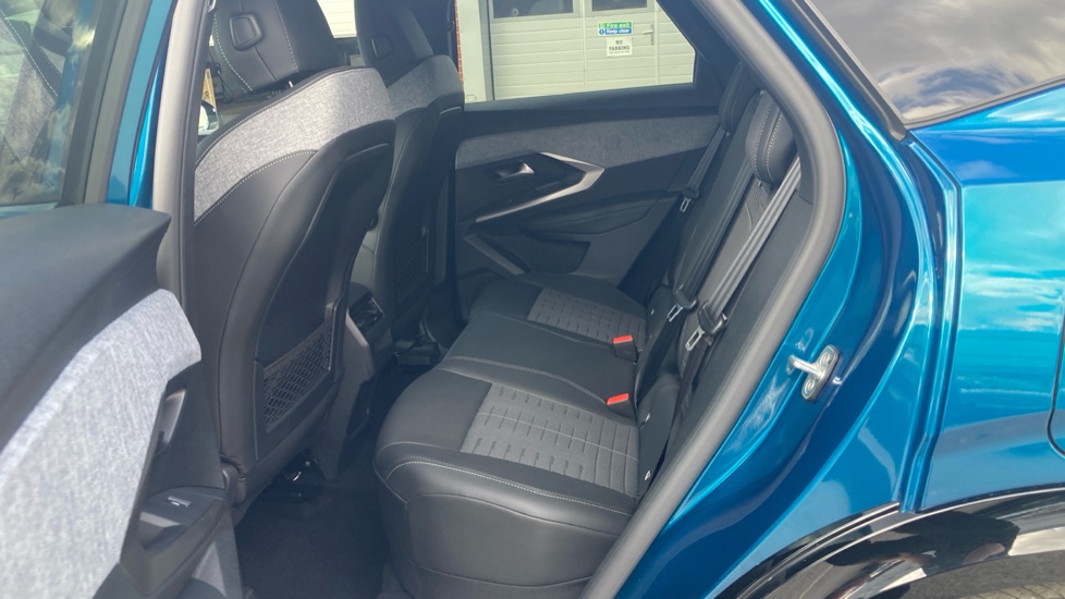 Peugeot 3008 157kW GT 73kWh 5dr Auto Electric Estate - Image 16