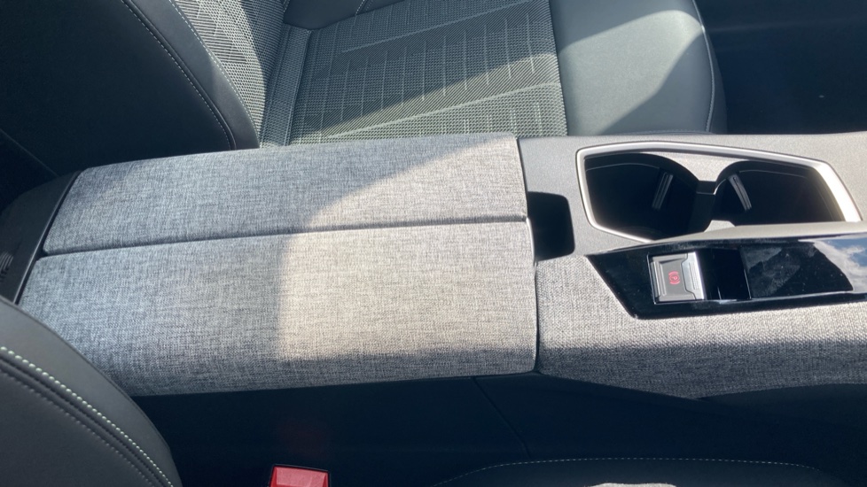 Peugeot 3008 157kW GT 73kWh 5dr Auto Electric Estate - Image 34
