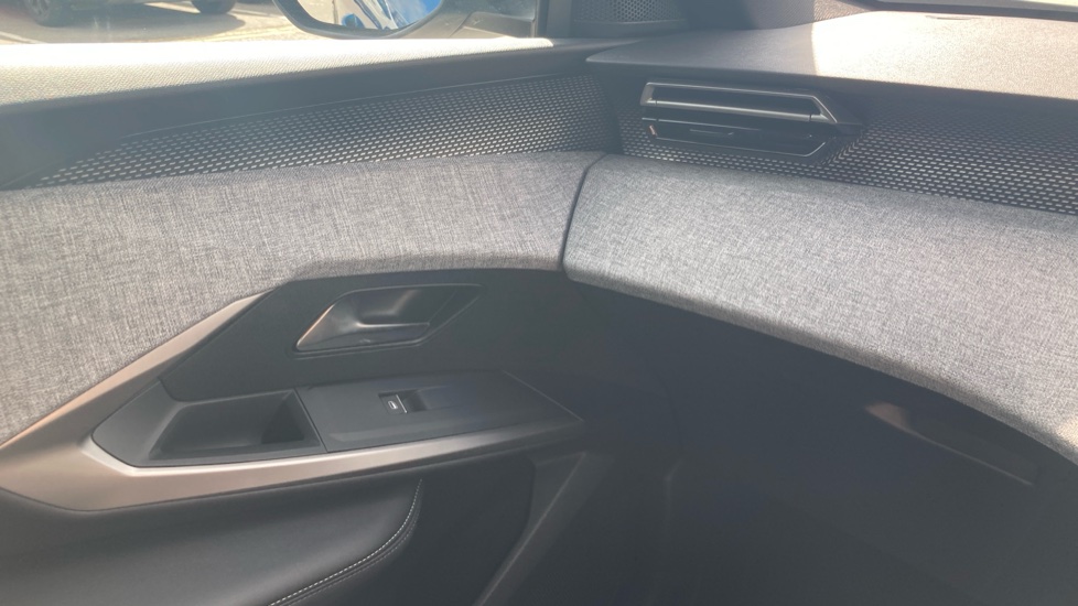 Peugeot 3008 157kW GT 73kWh 5dr Auto Electric Estate - Image 36