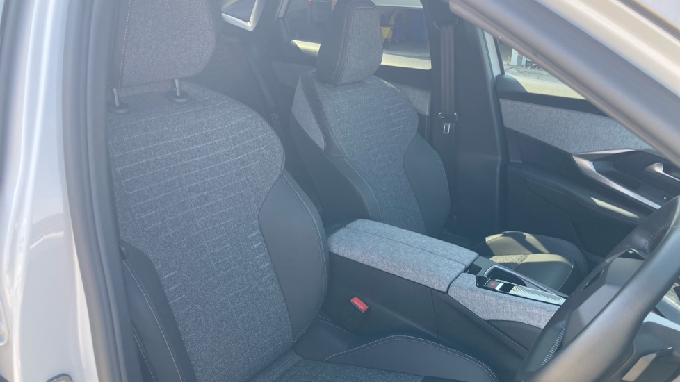 Peugeot 3008 1.2 Hybrid 145 Allure 5dr e-DSC6 Petrol Estate - Image 36