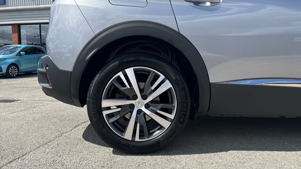 Peugeot 3008 1.2 PureTech Allure Premium+ 5dr EAT8 Petrol Estate - Image 7