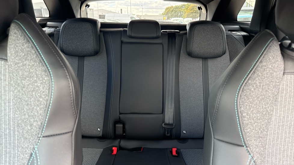 Peugeot 3008 1.2 PureTech Allure Premium+ 5dr EAT8 Petrol Estate - Image 15