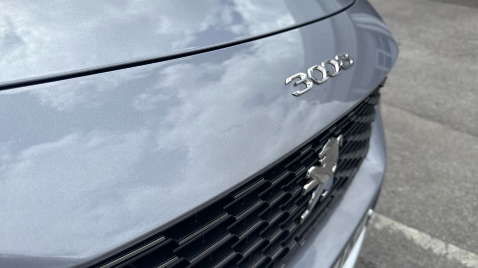 Peugeot 3008 1.2 PureTech Allure Premium+ 5dr EAT8 Petrol Estate - Image 24