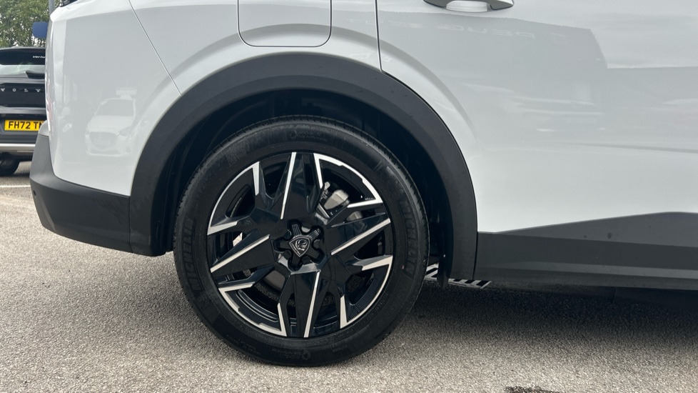 Peugeot 5008 1.2 Hybrid 136 Allure 5dr e-DSC6 Petrol Estate - Image 7