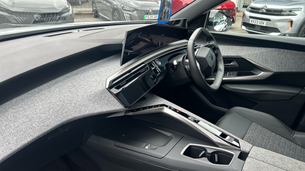 Peugeot 5008 1.2 Hybrid 136 Allure 5dr e-DSC6 Petrol Estate - Image 9