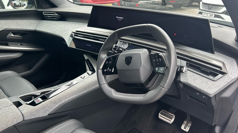 Peugeot 5008 1.2 Hybrid 136 Allure 5dr e-DSC6 Petrol Estate - Image 11