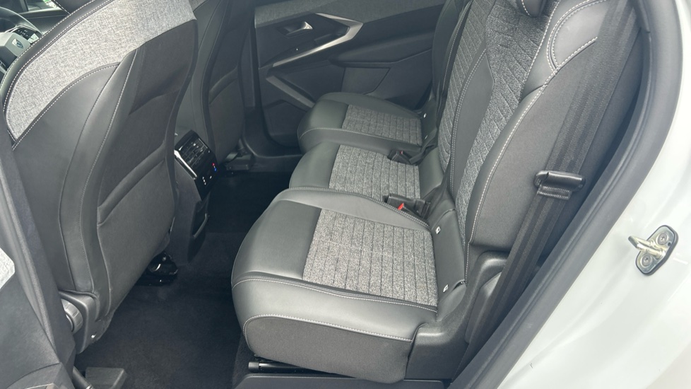 Peugeot 5008 1.2 Hybrid 136 Allure 5dr e-DSC6 Petrol Estate - Image 16