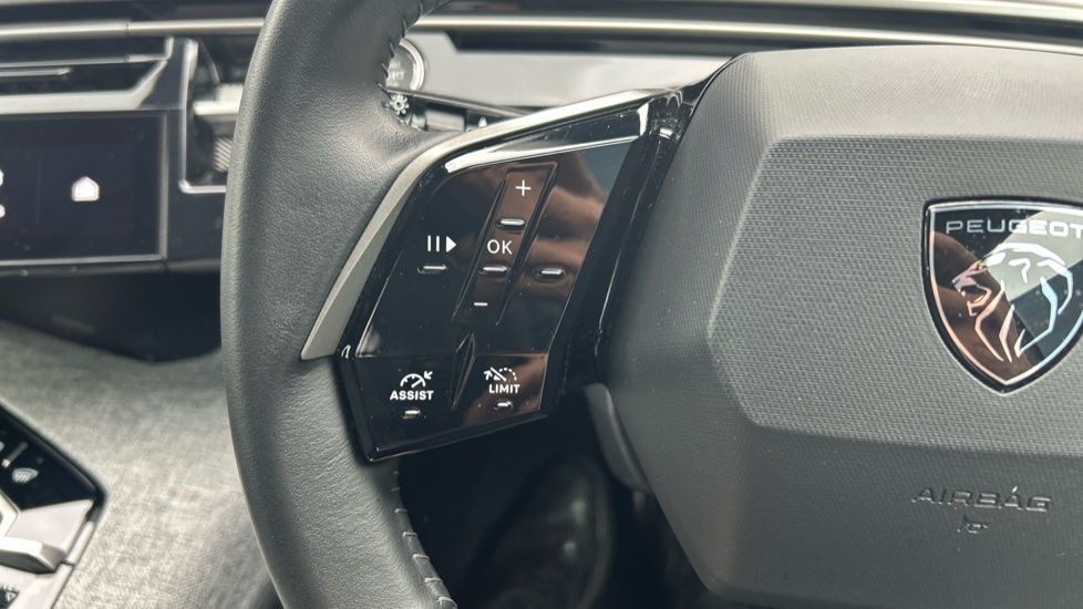 Peugeot 5008 1.2 Hybrid 136 Allure 5dr e-DSC6 Petrol Estate - Image 30