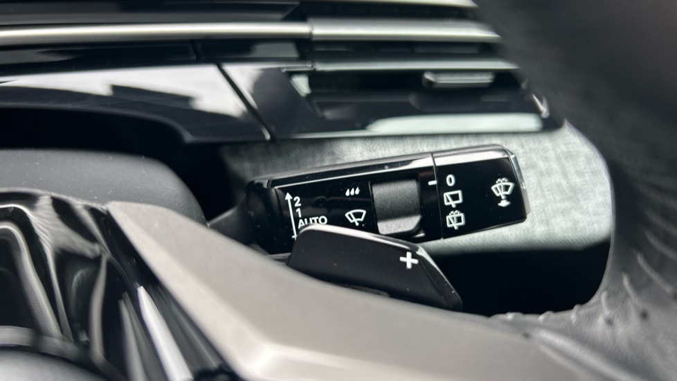 Peugeot 5008 1.2 Hybrid 136 Allure 5dr e-DSC6 Petrol Estate - Image 32