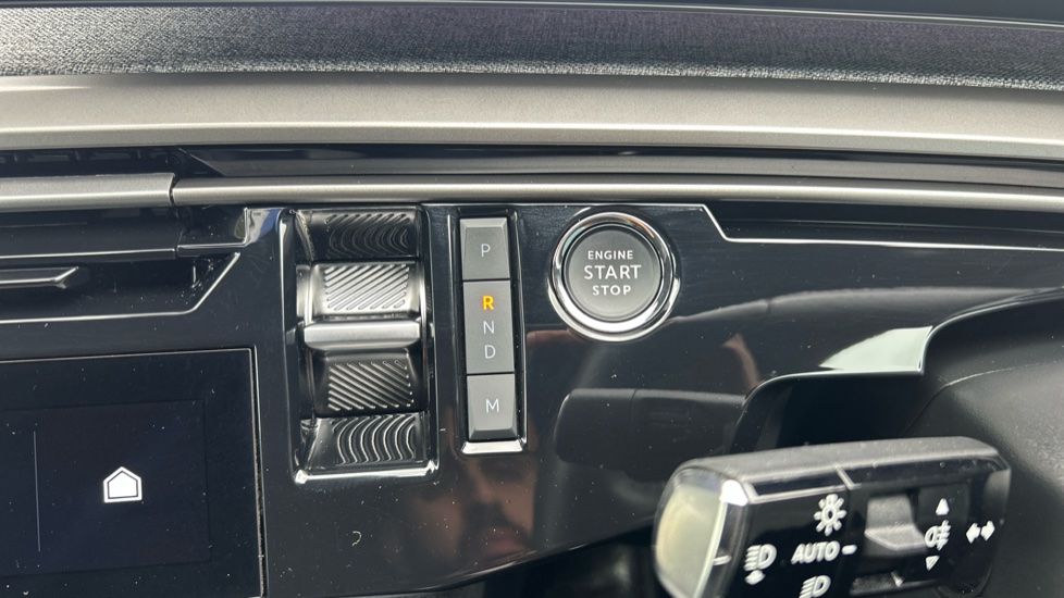 Peugeot 5008 1.2 Hybrid 136 Allure 5dr e-DSC6 Petrol Estate - Image 34