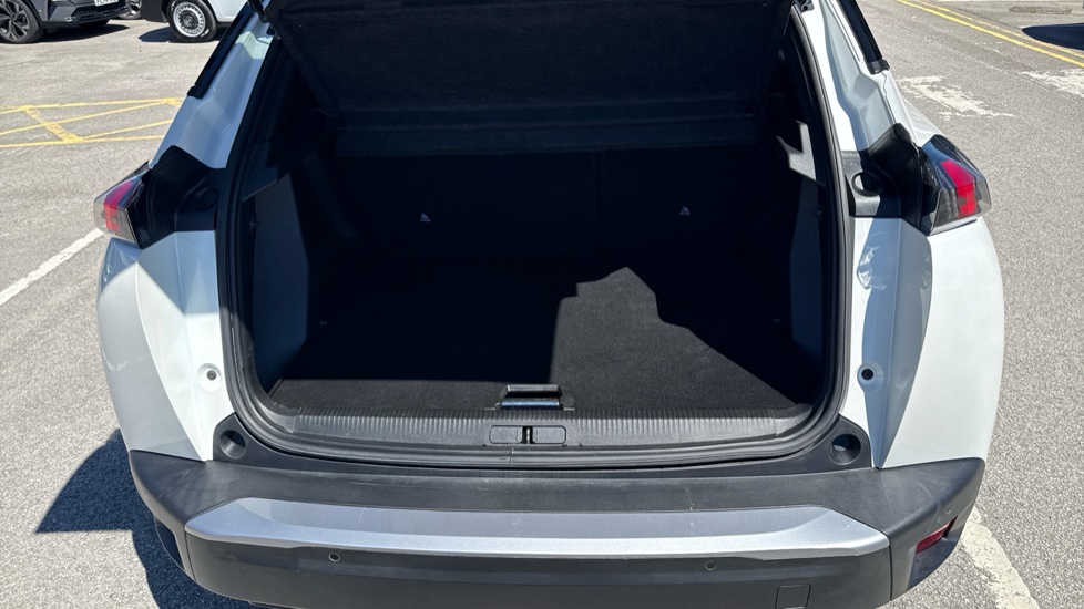 Peugeot 2008 100kW GT 50kWh 5dr Auto Electric Estate - Image 4