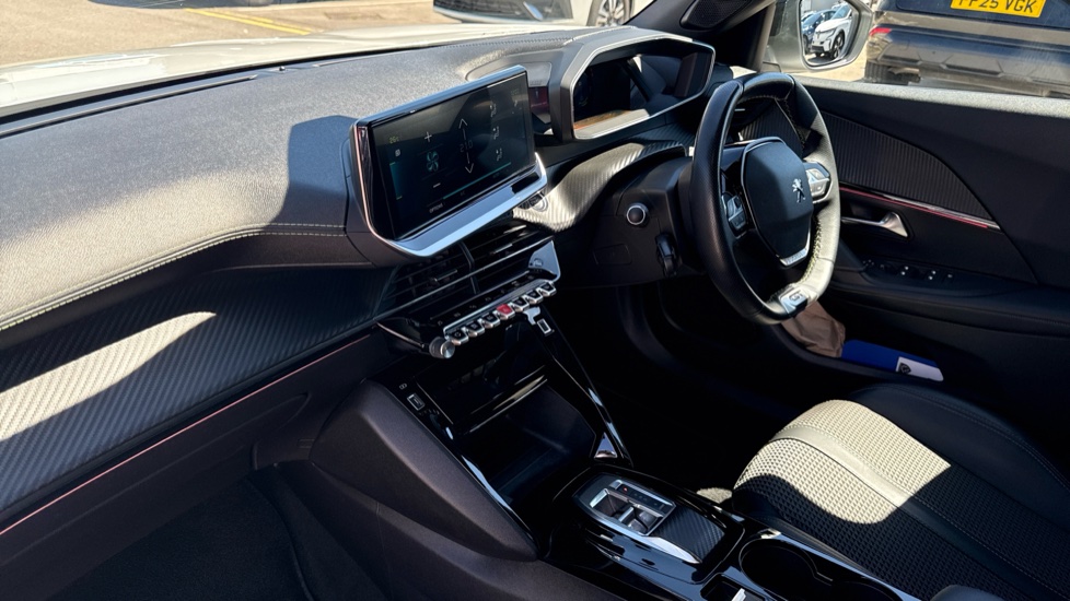 Peugeot 2008 100kW GT 50kWh 5dr Auto Electric Estate - Image 9