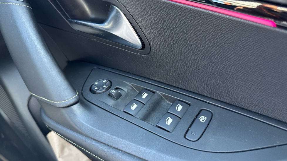 Peugeot 2008 100kW GT 50kWh 5dr Auto Electric Estate - Image 44