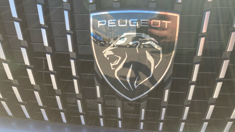 Peugeot 2008 100kW GT 50kWh 5dr Auto Electric Estate - Image 36