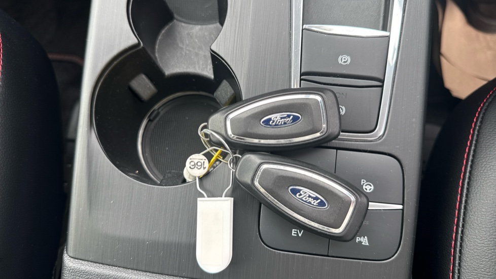 Ford Kuga 2.5 PHEV ST-Line X Edition 5dr CVT Estate - Image 20