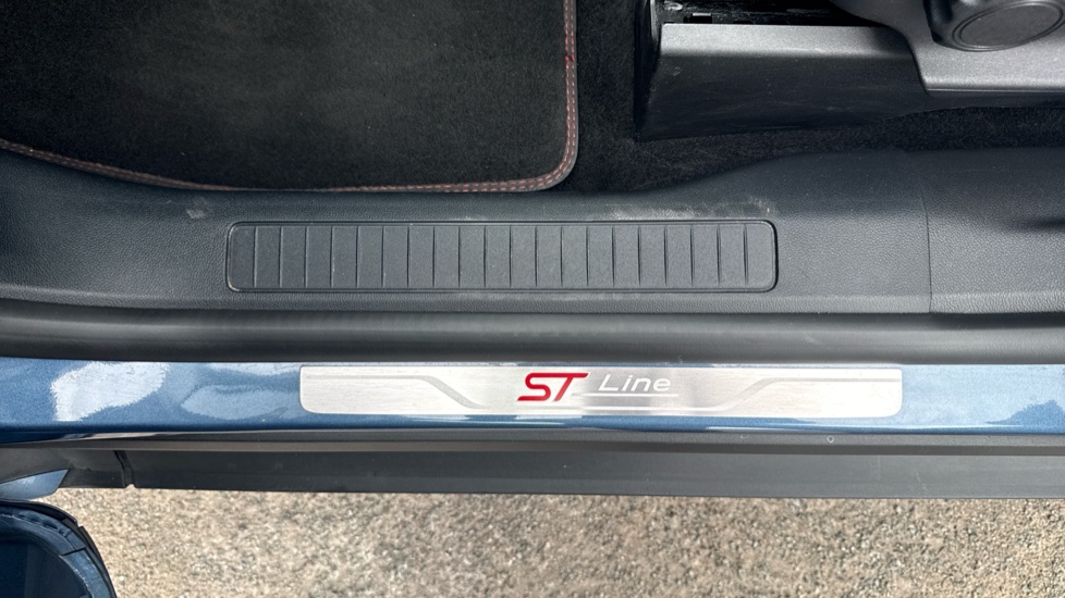 Ford Kuga 2.5 PHEV ST-Line X Edition 5dr CVT Estate - Image 21