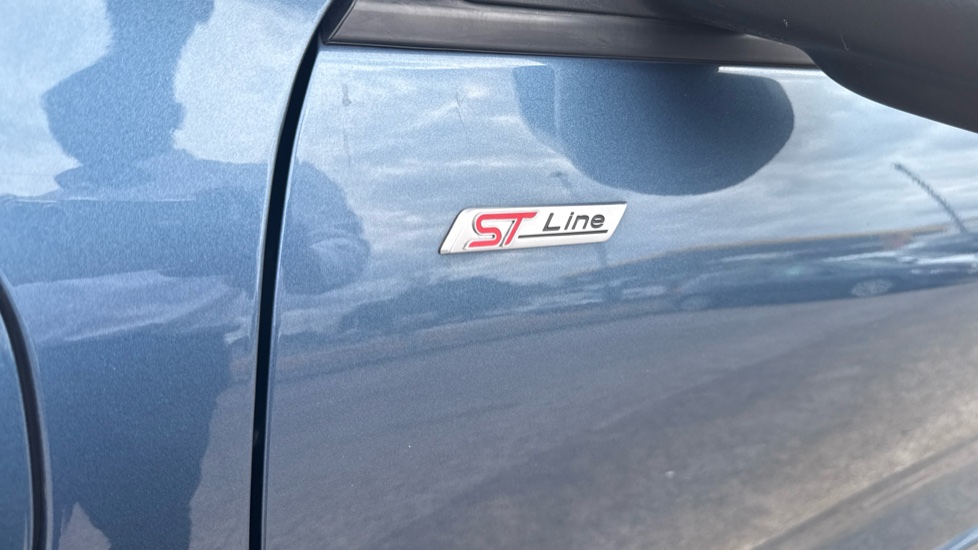 Ford Kuga 2.5 PHEV ST-Line X Edition 5dr CVT Estate - Image 24