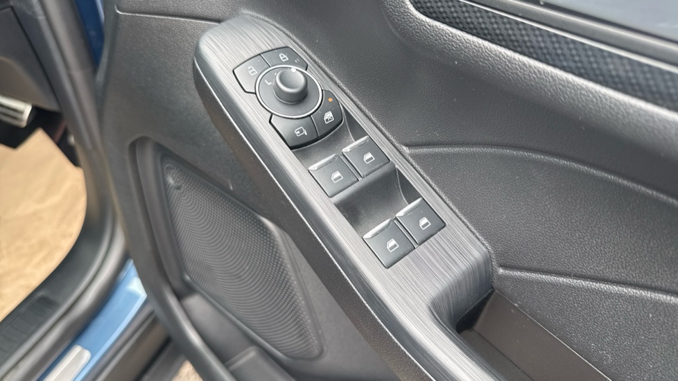 Ford Kuga 2.5 PHEV ST-Line X Edition 5dr CVT Estate - Image 33