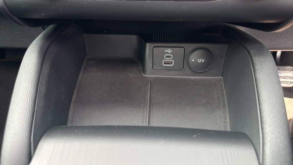 Ford Kuga 2.5 PHEV ST-Line X Edition 5dr CVT Estate - Image 42