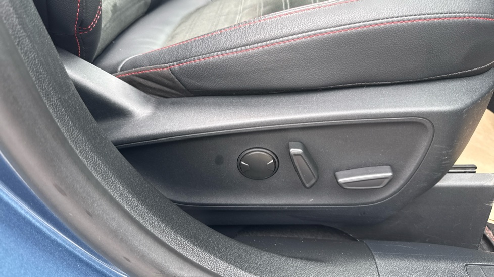 Ford Kuga 2.5 PHEV ST-Line X Edition 5dr CVT Estate - Image 44