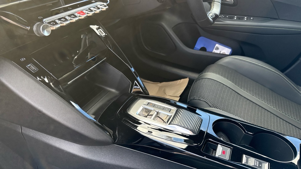 Peugeot 208 100kW GT 50kWh 5dr Auto Electric Hatchback - Image 13